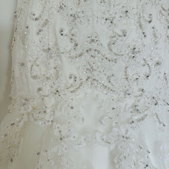 White Wedding Dress women’s size 8 - Picture 3 of 13